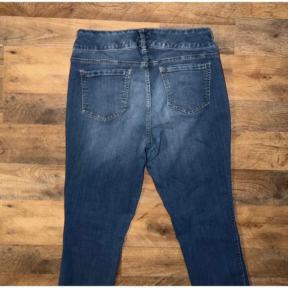 Torrid women’s skinny jeans withunique double-zipper pockets on the front - Picture 7 of 16